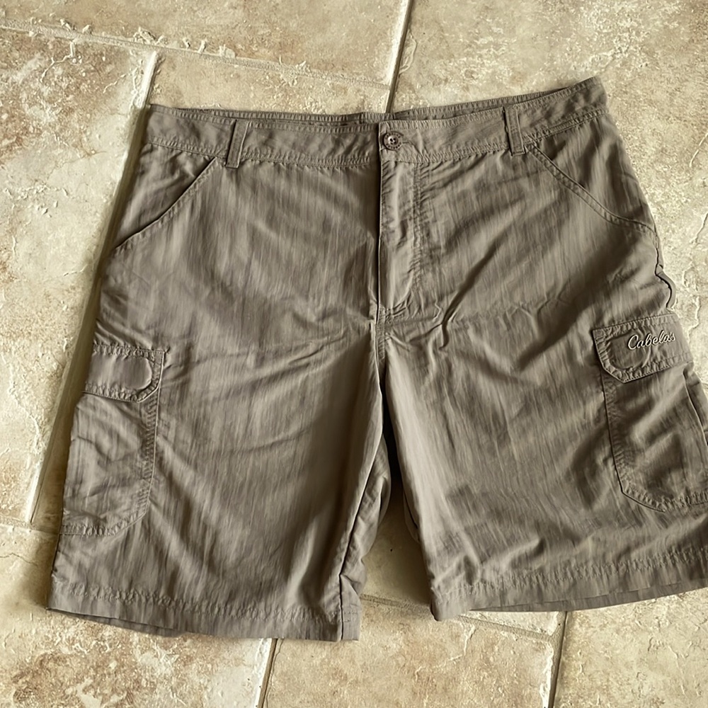 Mens cabelas shorts size 36